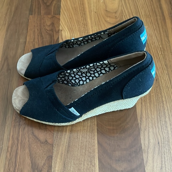 Toms Calypso Black Canvas Peep Toe Wedge Pump Espadrille -8.5 - Picture 2 of 7